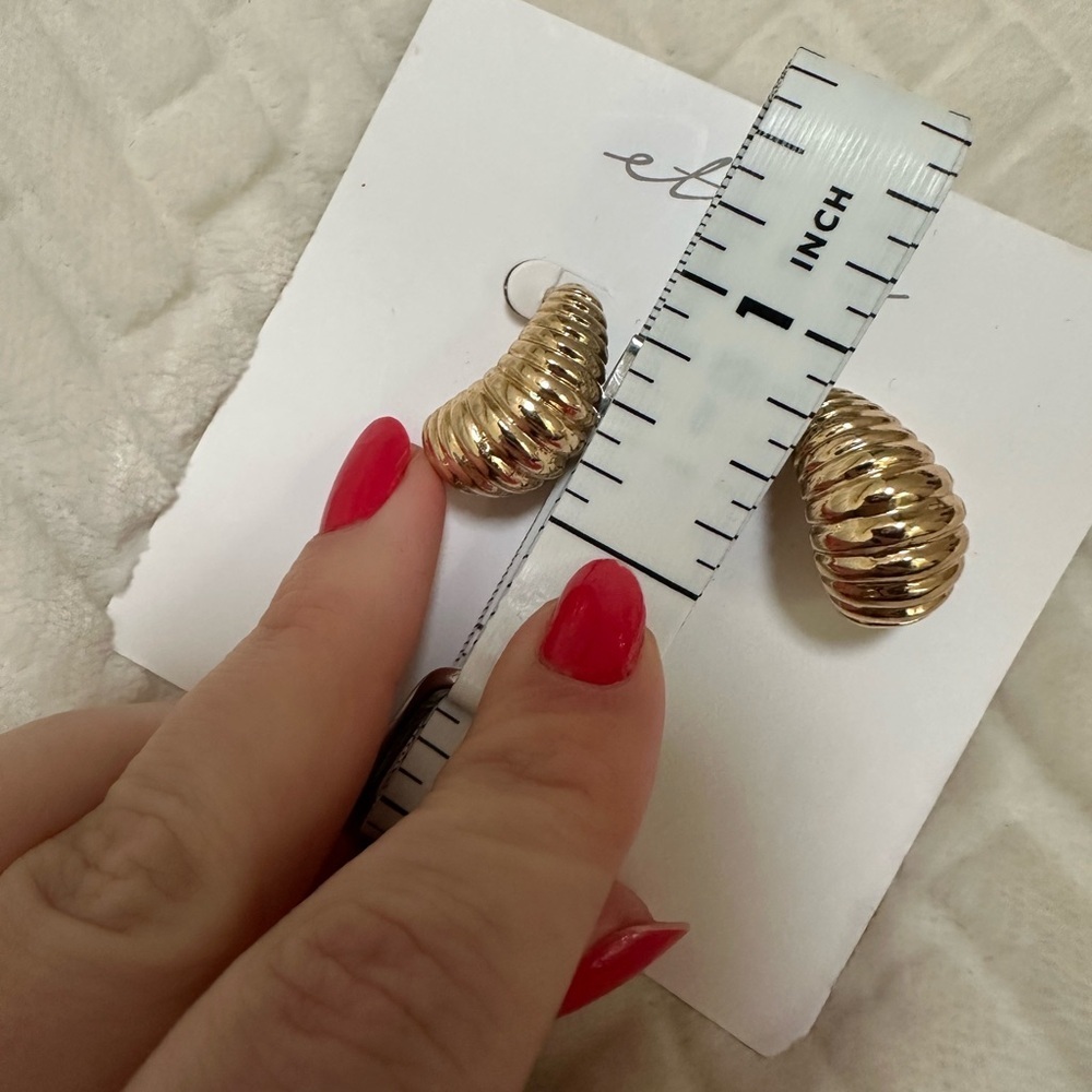 Ettika Gold tone Curved Earring Ridged Domed Crescent - Picture 2 of 5